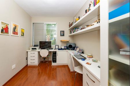 Apartamento à venda com 210m², 4 quartos e 3 vagasQuarto 2