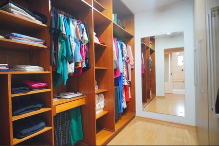 Apartamento à venda com 210m², 4 quartos e 2 vagasCloset