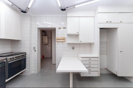 Apartamento à venda com 215m², 4 quartos e 3 vagas Apartamento à venda com 215m², 4 quartos e 3 vagasCozinha
