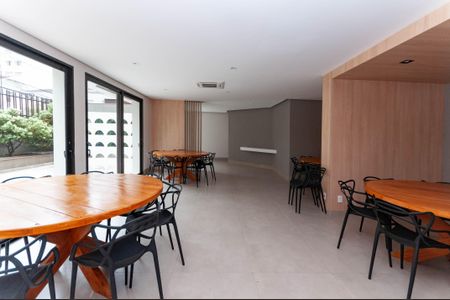 Apartamento à venda com 215m², 4 quartos e 3 vagas Apartamento à venda com 215m², 4 quartos e 3 vagasÁrea Comum - Salão de Festas Gourmet