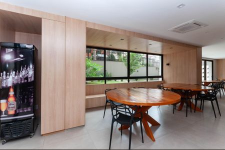 Apartamento à venda com 215m², 4 quartos e 3 vagas Apartamento à venda com 215m², 4 quartos e 3 vagasÁrea Comum - Salão de Festas Gourmet