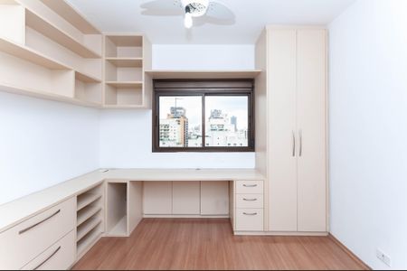Apartamento à venda com 215m², 4 quartos e 3 vagas Apartamento à venda com 215m², 4 quartos e 3 vagasEscritório