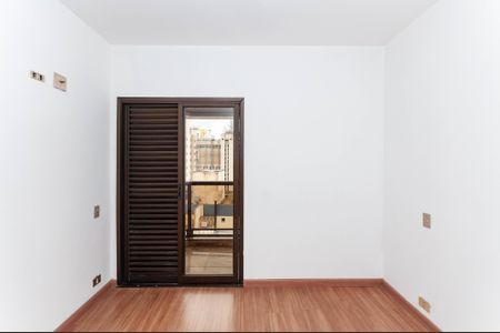 Apartamento à venda com 215m², 4 quartos e 3 vagas Apartamento à venda com 215m², 4 quartos e 3 vagas Suíte 2