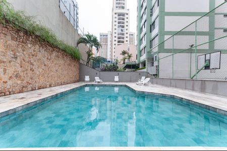 Apartamento à venda com 215m², 4 quartos e 3 vagas Apartamento à venda com 215m², 4 quartos e 3 vagasÁrea Comum - Piscina