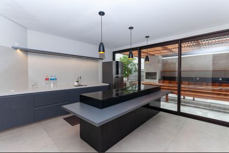 Apartamento à venda com 215m², 4 quartos e 3 vagas Apartamento à venda com 215m², 4 quartos e 3 vagasÁrea Comum - Salão de Festas Gourmet