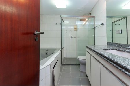 Apartamento à venda com 215m², 4 quartos e 3 vagas Apartamento à venda com 215m², 4 quartos e 3 vagasBanheiro  Suíte 2