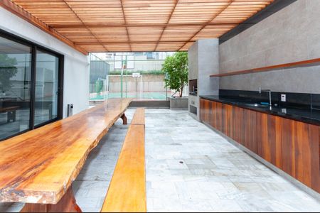 Apartamento à venda com 215m², 4 quartos e 3 vagas Apartamento à venda com 215m², 4 quartos e 3 vagasÁrea comum - Churrasqueira