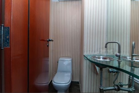 Apartamento à venda com 215m², 4 quartos e 3 vagas Apartamento à venda com 215m², 4 quartos e 3 vagasLavabo