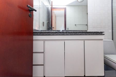 Apartamento à venda com 215m², 4 quartos e 3 vagas Apartamento à venda com 215m², 4 quartos e 3 vagasBanheiro  Suíte 1
