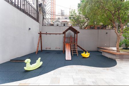 Apartamento à venda com 215m², 4 quartos e 3 vagas Apartamento à venda com 215m², 4 quartos e 3 vagasÁrea Comum - Playground