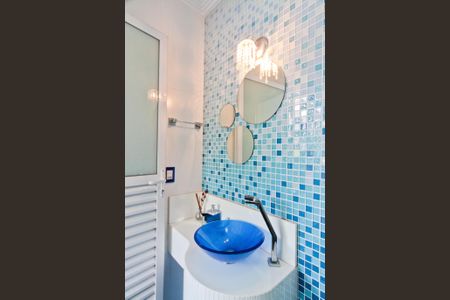 Casa à venda com 600m², 4 quartos e sem vagaÁrea de Serviço - banheiro