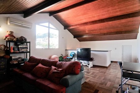 Casa à venda com 600m², 4 quartos e sem vagaSótão