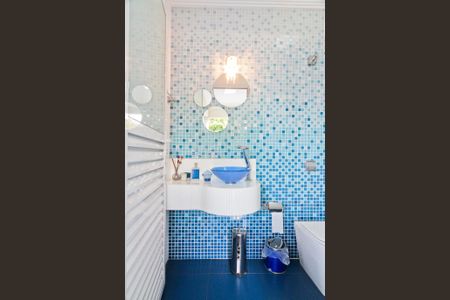 Casa à venda com 600m², 4 quartos e sem vagaÁrea de Serviço - banheiro