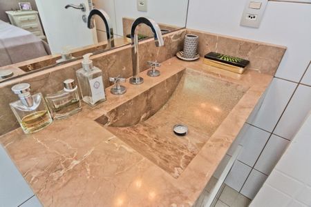 Casa à venda com 600m², 4 quartos e sem vagaBanheiro da Suíte 1