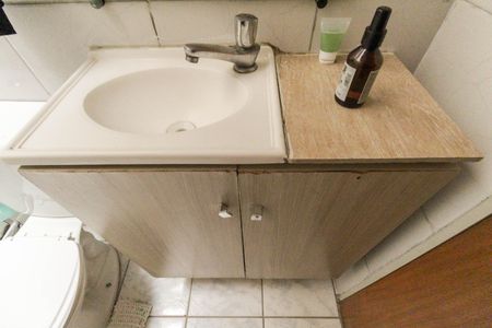 Casa de condomínio à venda com 62m², 2 quartos e 1 vaga Casa de condomínio à venda com 62m², 2 quartos e 1 vagaBanheiro