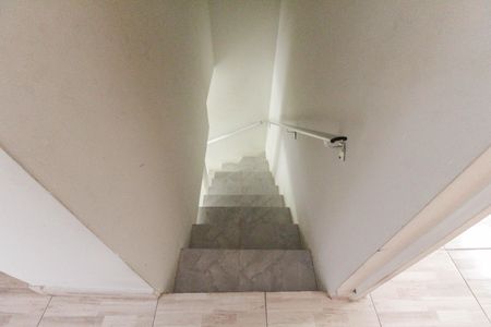 Casa de condomínio à venda com 62m², 2 quartos e 1 vaga Casa de condomínio à venda com 62m², 2 quartos e 1 vagaEscada