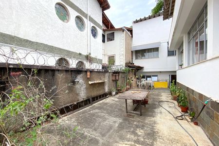 Casa à venda com 345m², 6 quartos e 4 vagasQuintal