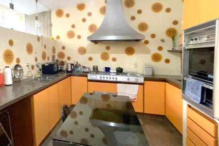 Casa à venda com 345m², 6 quartos e 4 vagasCozinha