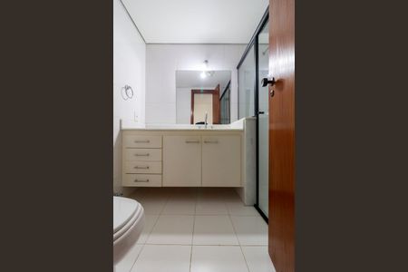 Apartamento à venda com 330m², 4 quartos e 3 vagas Apartamento à venda com 330m², 4 quartos e 3 vagasSuíte 2 - Banheiro