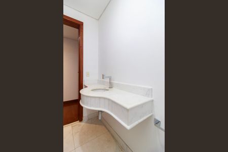 Apartamento à venda com 330m², 4 quartos e 3 vagas Apartamento à venda com 330m², 4 quartos e 3 vagasLavabo