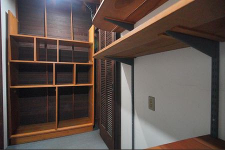 Casa à venda com 300m², 5 quartos e 2 vagasCloset