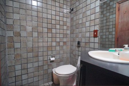 Casa à venda com 300m², 5 quartos e 2 vagasBanheiro