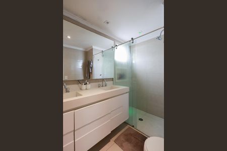 Apartamento à venda com 163m², 3 quartos e 3 vagas Apartamento à venda com 163m², 3 quartos e 3 vagasBanheiro da Suíte 1