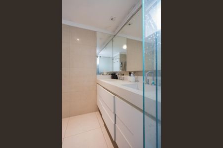 Apartamento à venda com 163m², 3 quartos e 3 vagas Apartamento à venda com 163m², 3 quartos e 3 vagasBanheiro da Suíte 1