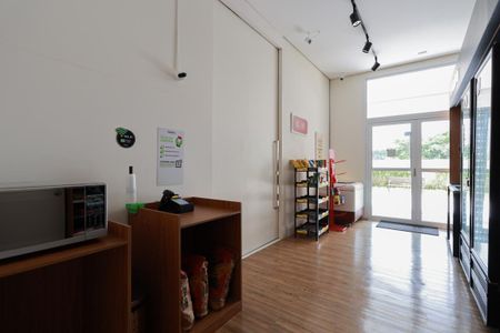 Apartamento à venda com 163m², 3 quartos e 3 vagas Apartamento à venda com 163m², 3 quartos e 3 vagasÁrea comum - Mini-mercado