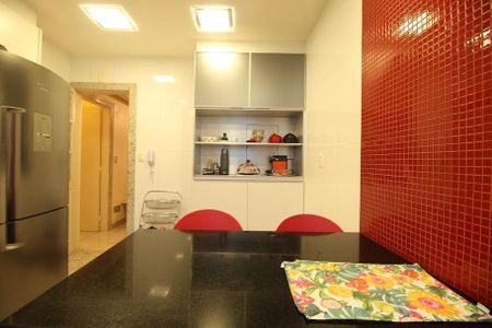 Apartamento à venda com 214m², 4 quartos e 2 vagasCozinha
