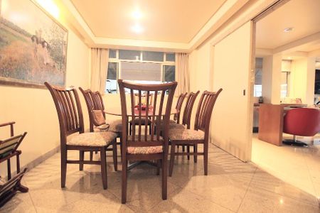 Apartamento à venda com 214m², 4 quartos e 2 vagasSala de jantar