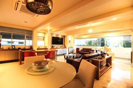 Apartamento à venda com 214m², 4 quartos e 2 vagasSala