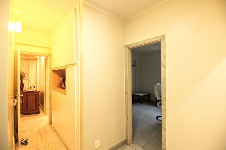 Apartamento à venda com 214m², 4 quartos e 2 vagasCorredor