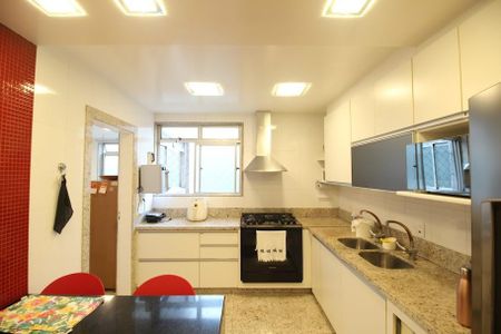 Apartamento à venda com 214m², 4 quartos e 2 vagasCozinha