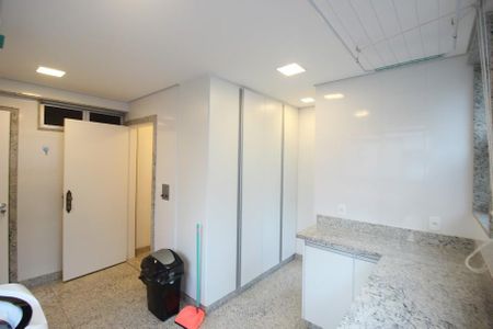 Apartamento à venda com 214m², 4 quartos e 2 vagasÁrea de serviço