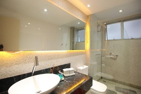 Apartamento à venda com 214m², 4 quartos e 2 vagasBanheiro Social