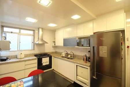 Apartamento à venda com 214m², 4 quartos e 2 vagasCozinha