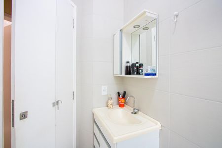 Apartamento à venda com 100m², 2 quartos e 1 vaga Apartamento à venda com 100m², 2 quartos e 1 vagaBanheiro social