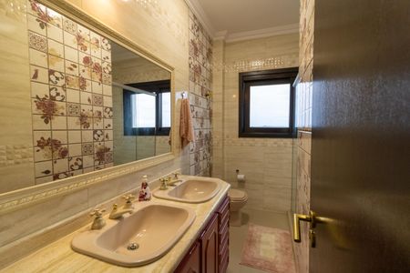 Casa de condomínio para alugar com 455m², 4 quartos e 2 vagas Casa de condomínio para alugar com 455m², 4 quartos e 2 vagasBanheiro 1