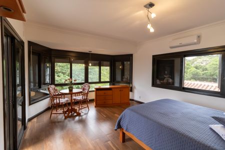 Casa de condomínio para alugar com 455m², 4 quartos e 2 vagas Casa de condomínio para alugar com 455m², 4 quartos e 2 vagasSuíte