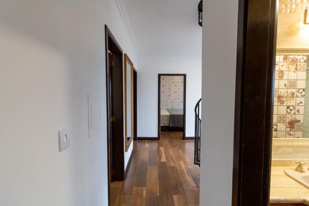 Casa de condomínio para alugar com 455m², 4 quartos e 2 vagas Casa de condomínio para alugar com 455m², 4 quartos e 2 vagasCorredor