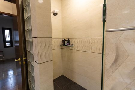 Casa de condomínio para alugar com 455m², 4 quartos e 2 vagas Casa de condomínio para alugar com 455m², 4 quartos e 2 vagasBanheiro da Suíte