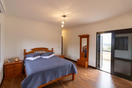 Casa de condomínio para alugar com 455m², 4 quartos e 2 vagas Casa de condomínio para alugar com 455m², 4 quartos e 2 vagasSuíte