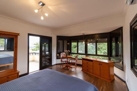 Casa de condomínio para alugar com 455m², 4 quartos e 2 vagas Casa de condomínio para alugar com 455m², 4 quartos e 2 vagasSuíte