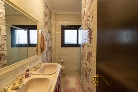 Casa de condomínio para alugar com 455m², 4 quartos e 2 vagas Casa de condomínio para alugar com 455m², 4 quartos e 2 vagasBanheiro 1