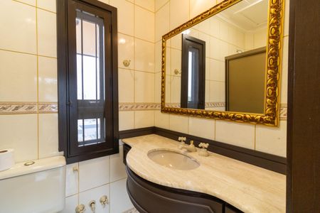 Casa de condomínio para alugar com 455m², 4 quartos e 2 vagas Casa de condomínio para alugar com 455m², 4 quartos e 2 vagasBanheiro 2