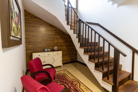 Casa de condomínio para alugar com 455m², 4 quartos e 2 vagas Casa de condomínio para alugar com 455m², 4 quartos e 2 vagasEntrada