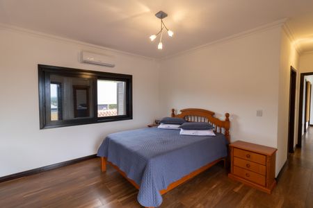 Casa de condomínio para alugar com 455m², 4 quartos e 2 vagas Casa de condomínio para alugar com 455m², 4 quartos e 2 vagasSuíte