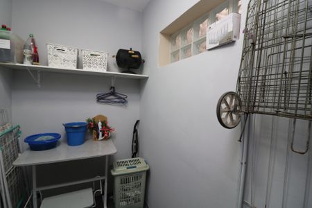 Casa à venda com 300m², 5 quartos e 2 vagasQuarto de Serviço