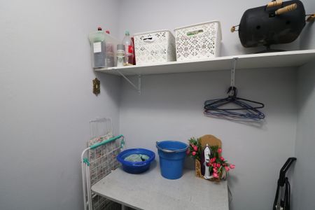 Casa à venda com 300m², 5 quartos e 2 vagasQuarto de Serviço